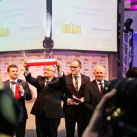 Fot. 1 Główny Inspektor Nadzoru Budowlanego Jacek Szer (pierwszy z lewej), minister Andrzej Adamczyk, wiceminister Tomasz Żuchowski oraz prezes PIIB Andrzej Roch Dobrucki podczas otwarcia targów BUDMA 2017 (źródło: Centrum Prasowe MTP)