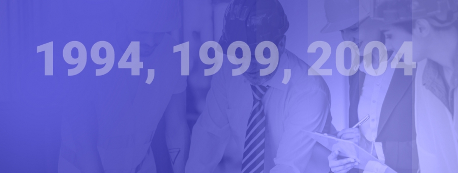 Na granatowym tle wyszczególnione daty 1994, 1999, 2004